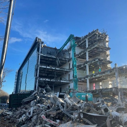 Underaking high reach demolition throughout London and the Hme Counties